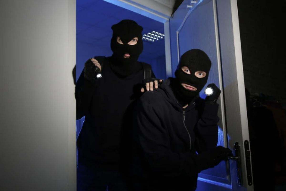 Con questo trucco criminale i ladri disattivano l’antifurto: se lo riconosci in tempo salvi casa