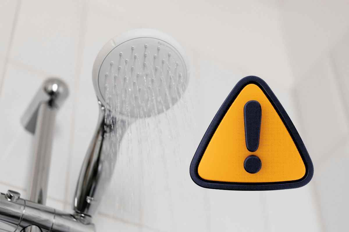 Doccia incrostata, stai sbagliando tutto: il trucco vero è con due ingredienti da cucina