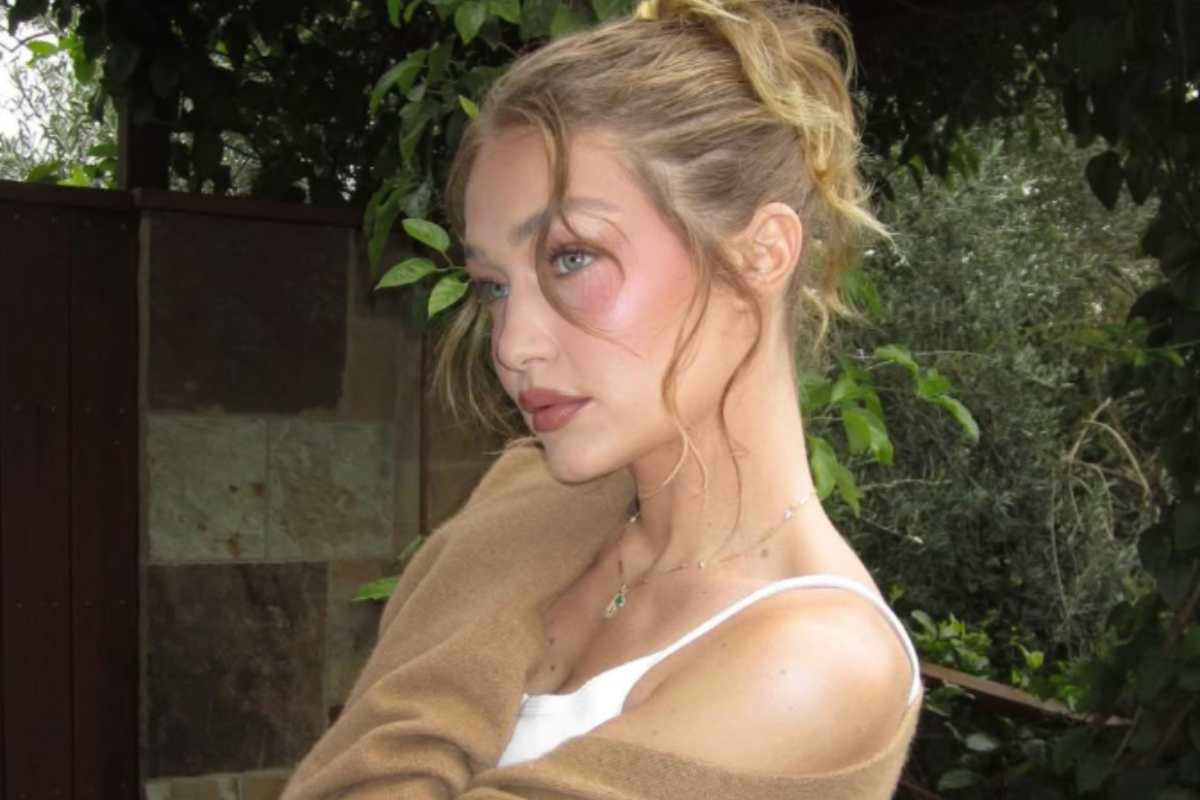 Cos’è il “jet black bob”? Il nuovo look di Gigi Hadid che sorprende tutti