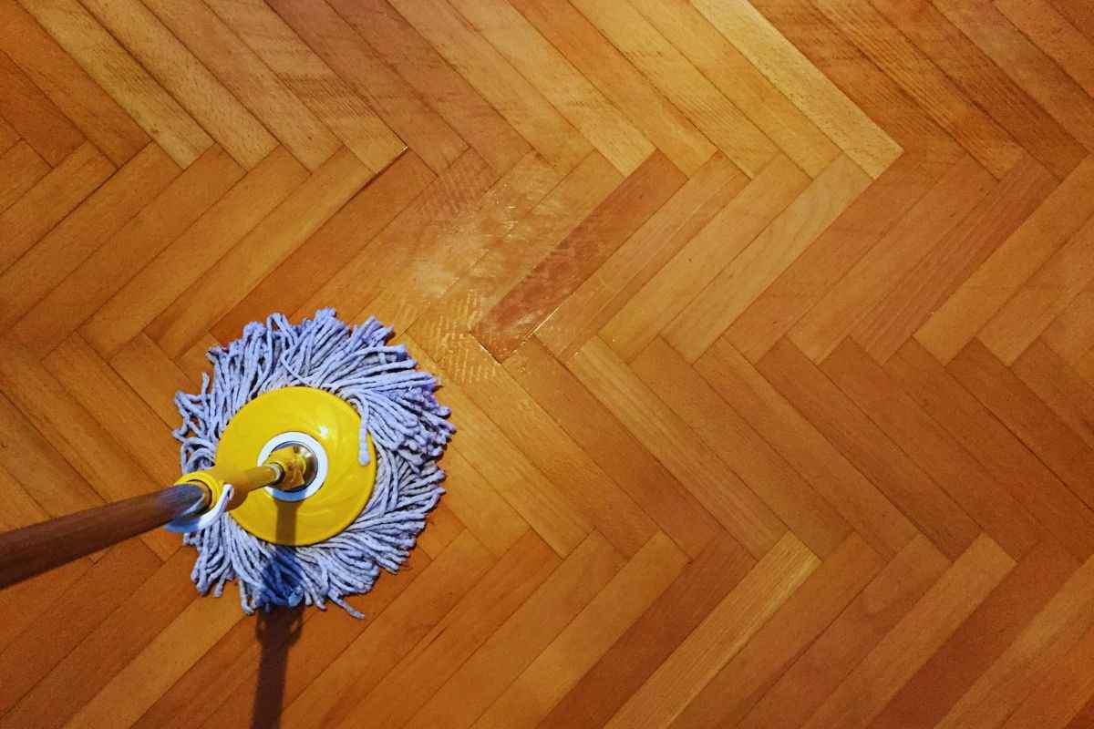 tecniche per pulire i pavimenti in legno